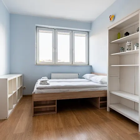 Apartment Spacious By Bookinghost *